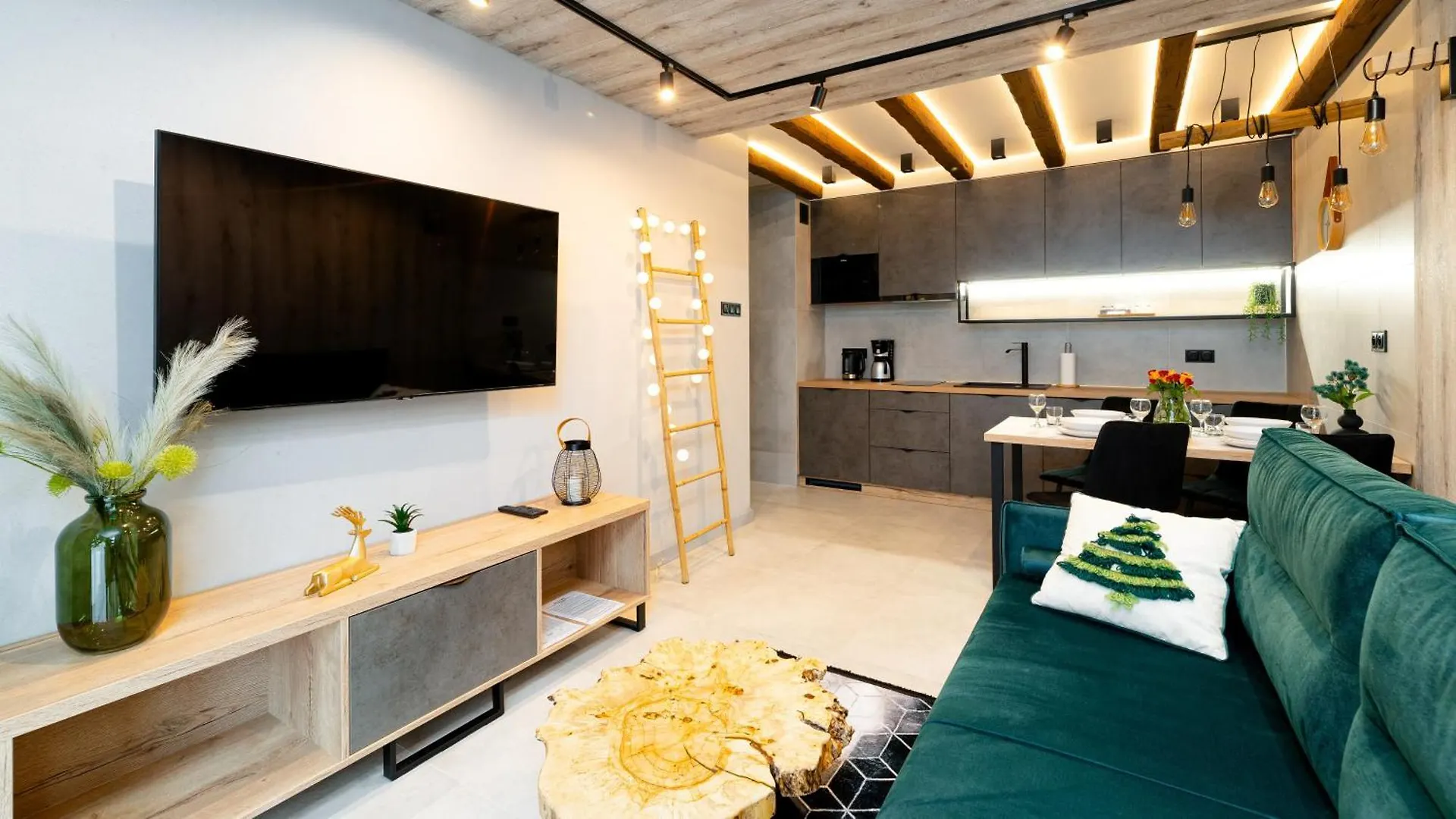 アパート Apartamenty Sun & Snow Panorama Karkonoszy カルパッチ ポーランド