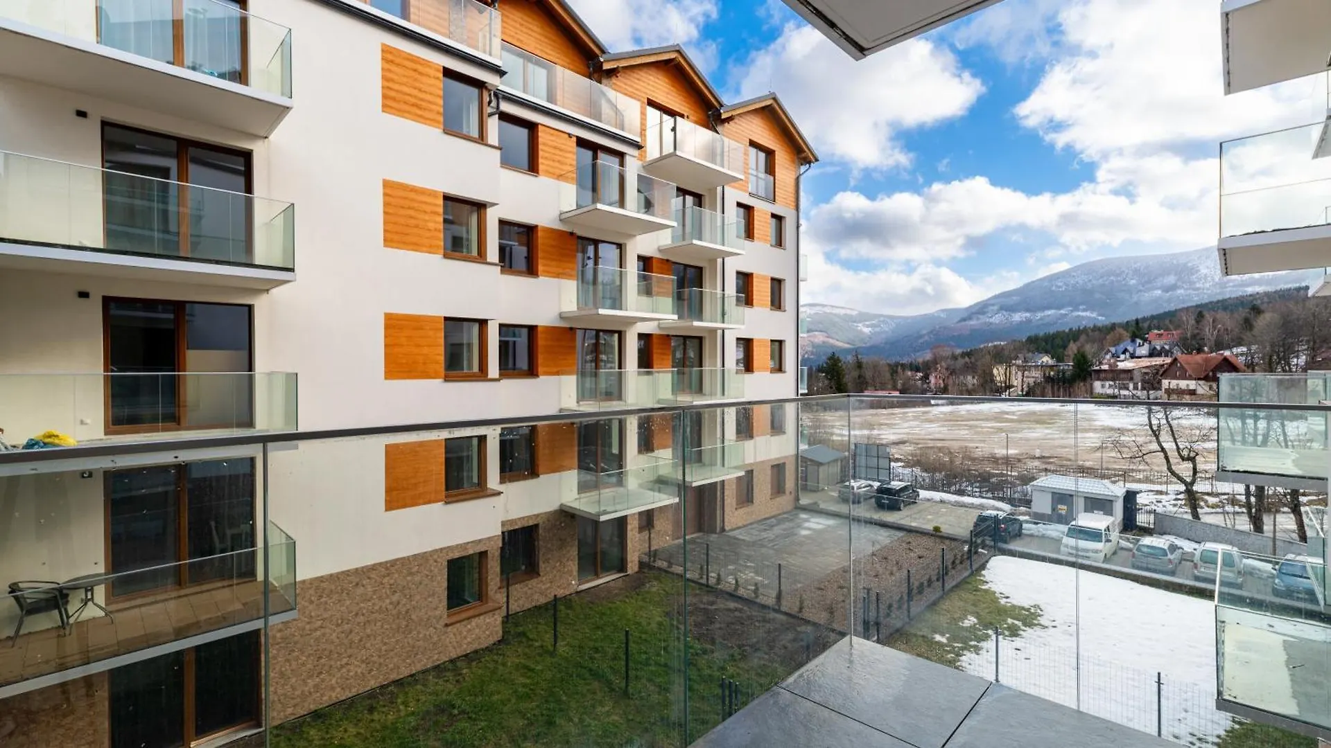 Apartamenty Sun & Snow Panorama Karkonoszy カルパッチ アパート